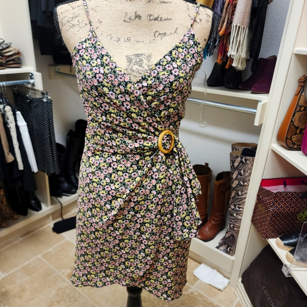 Does floral mini dress